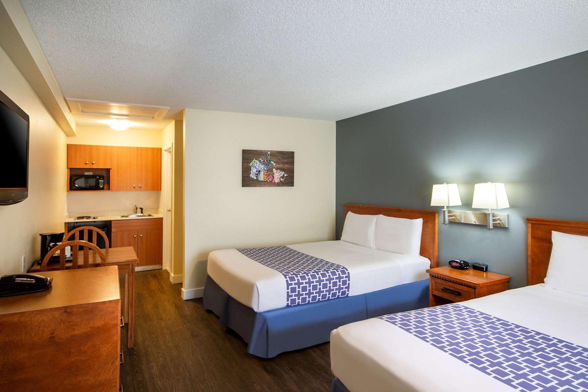 Econo Lodge Inn & Suites University YYC Exteriör bild