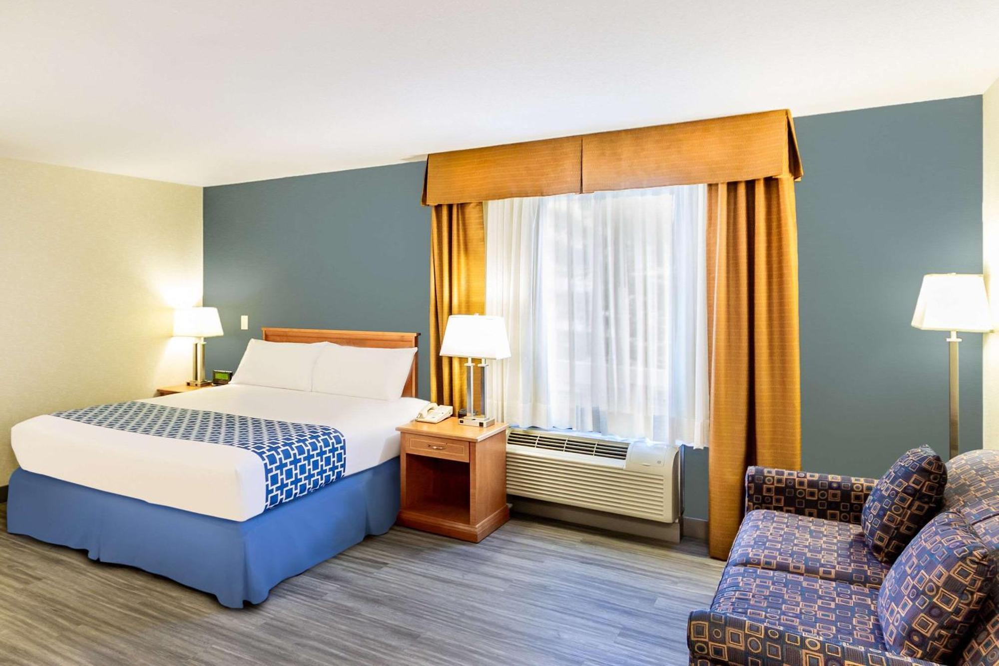 Econo Lodge Inn & Suites University YYC Exteriör bild