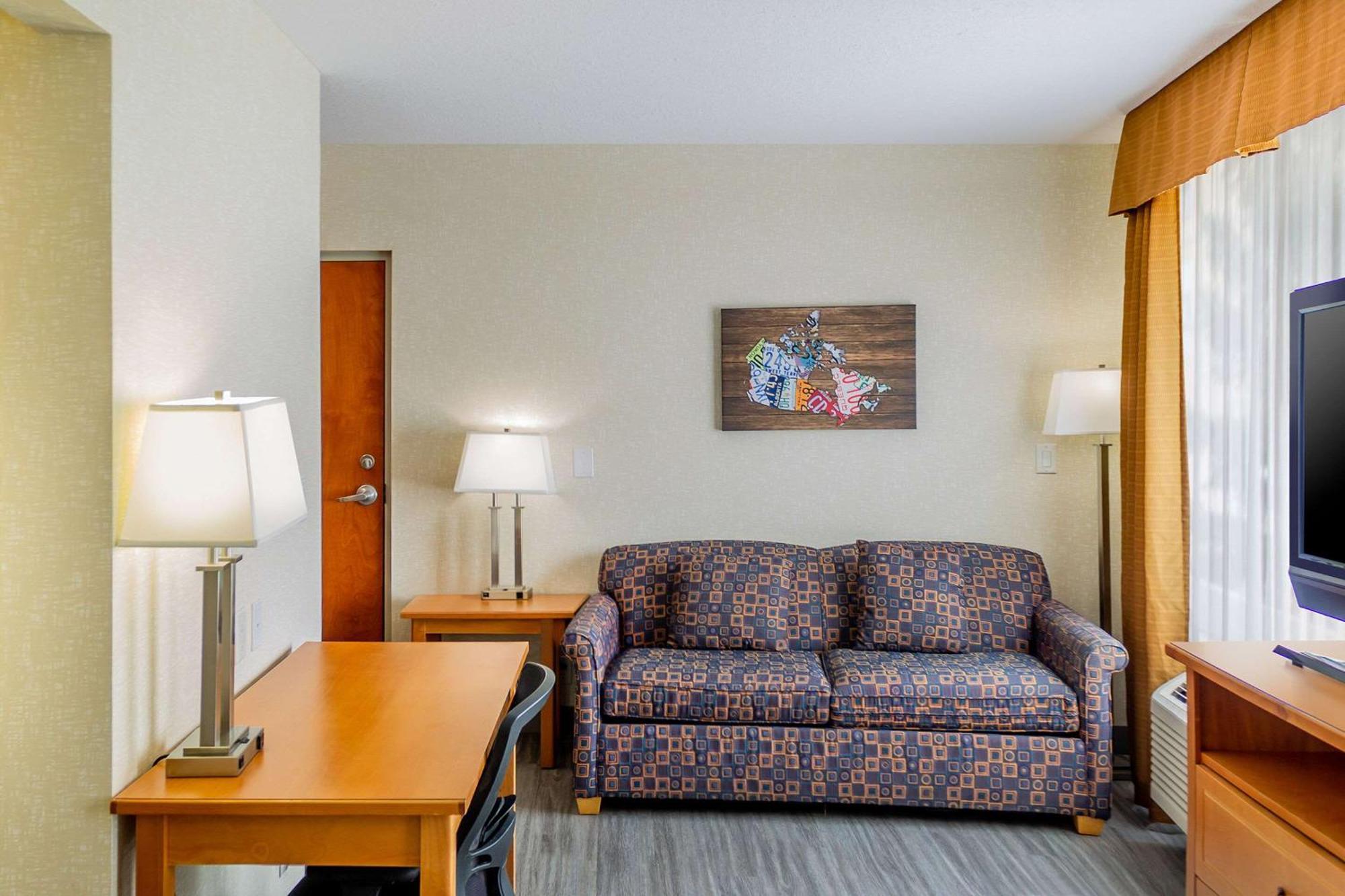Econo Lodge Inn & Suites University YYC Exteriör bild