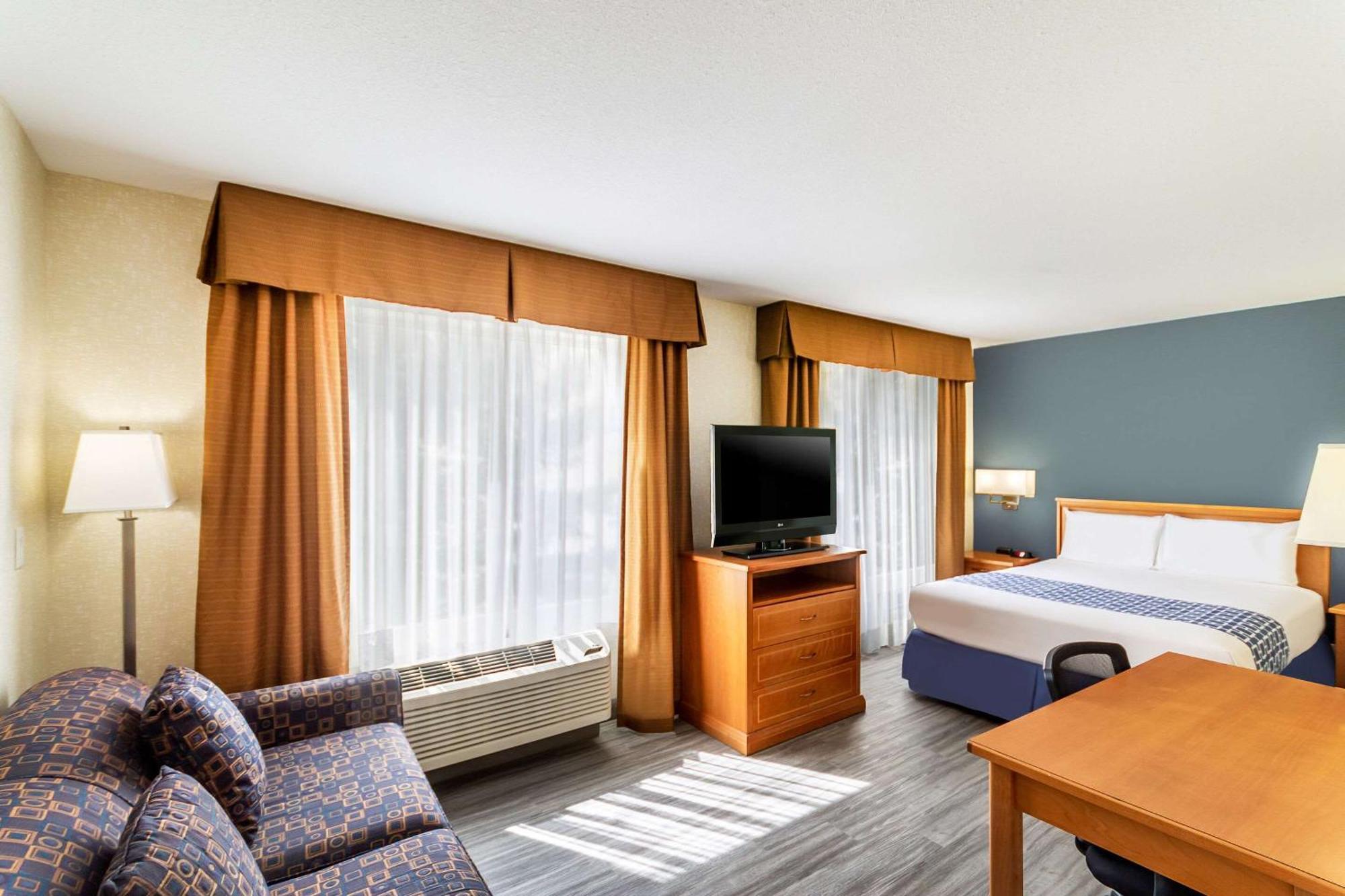 Econo Lodge Inn & Suites University YYC Exteriör bild
