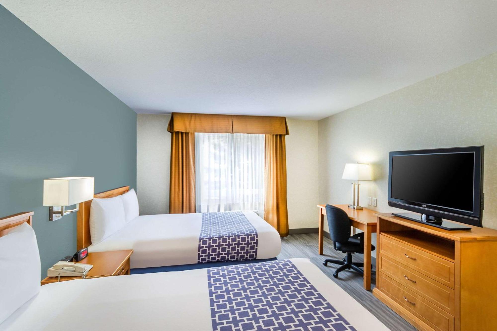 Econo Lodge Inn & Suites University YYC Exteriör bild
