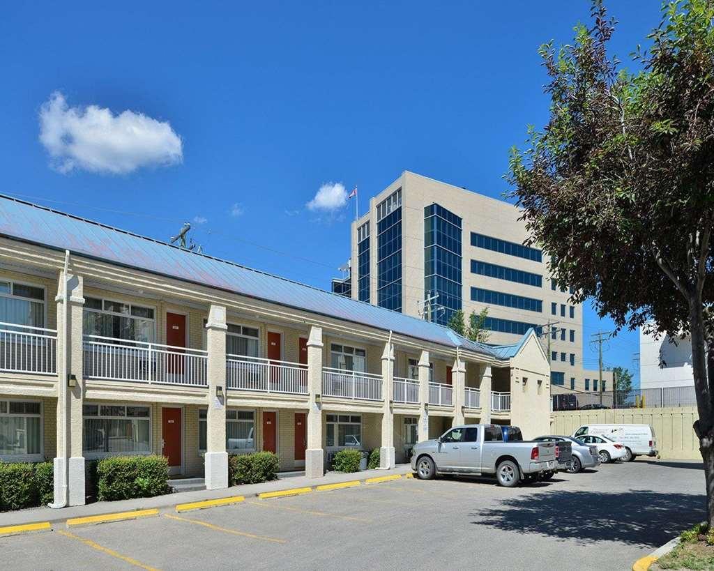 Econo Lodge Inn & Suites University YYC Exteriör bild